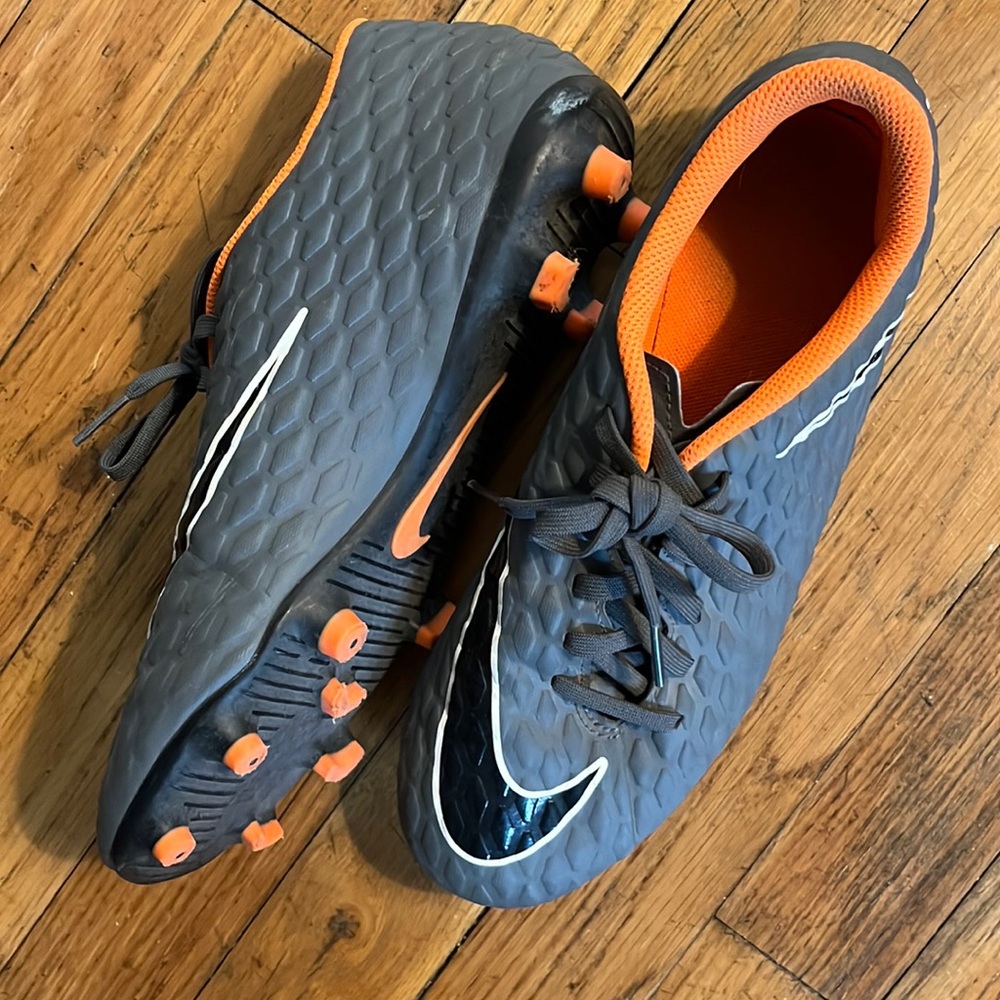 Nike Men’s Size 7.5 or Euro 40.5. Hypervenom Cleats Soccer Athletic Shoes
